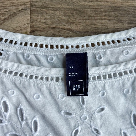 Gap Three-quarter Sleeve White Eyelet Embroidered Scalloped Hem Top  Size XS - Picture 4 of 12
